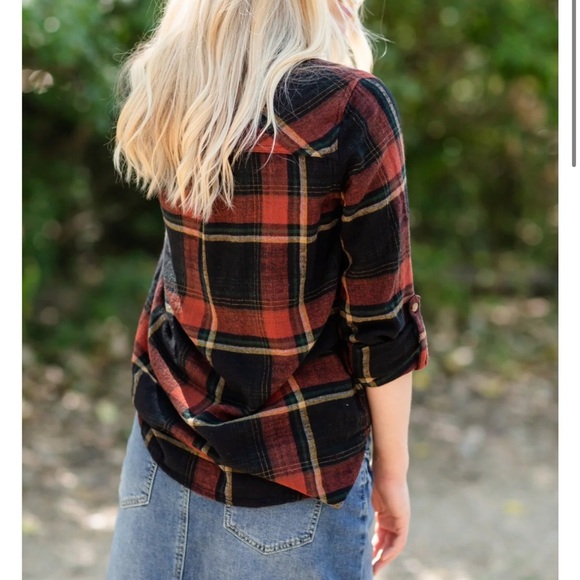 Thread & Supply Women’s Red Rock & Black Plaid Fleece Button Down Size Small - Picture 3 of 16